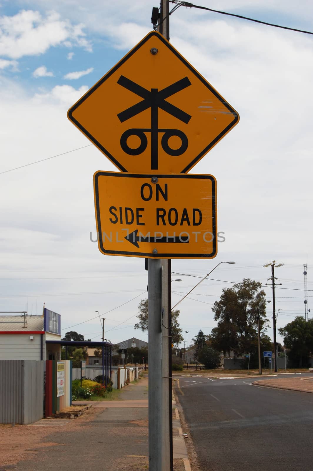 Road sign by danemo