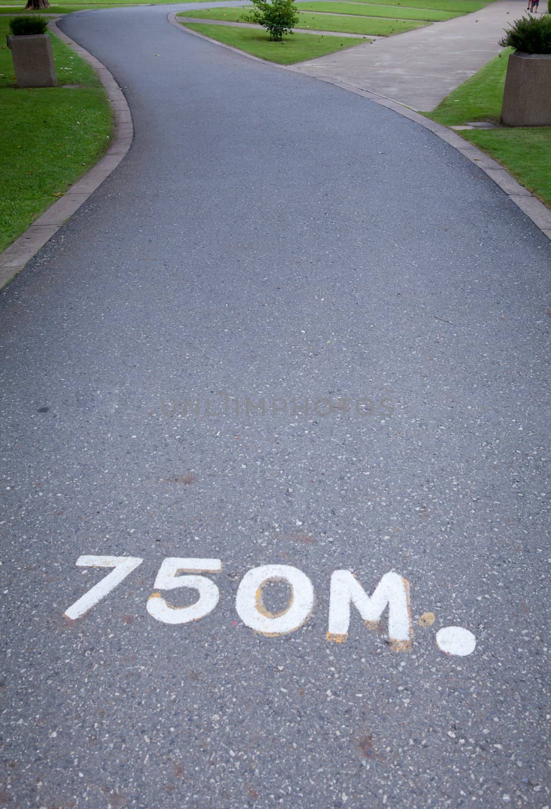 Start sign on walkway road in the park