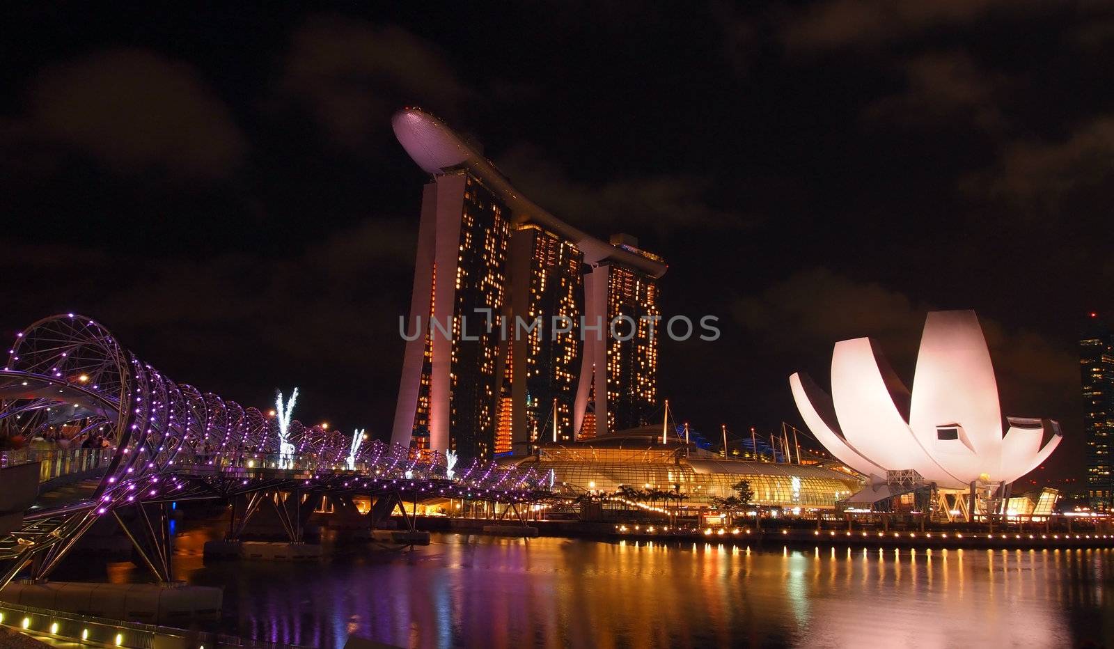 SINGAPORE - JAN 1: The Marina Bay waterfront Jan 1,2012 in Singapore. 