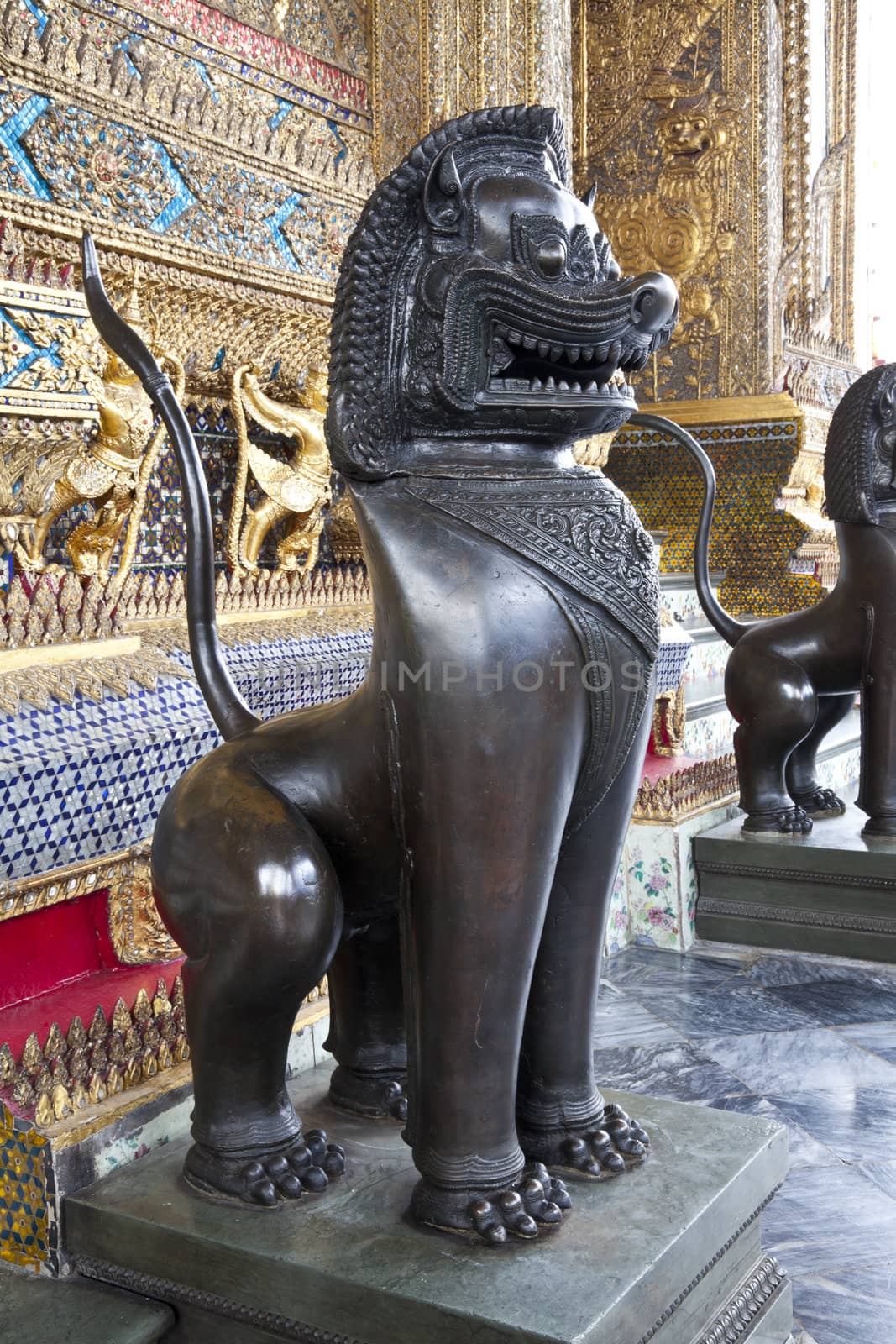 the statue in wat phra kaew, bangkok, thailand