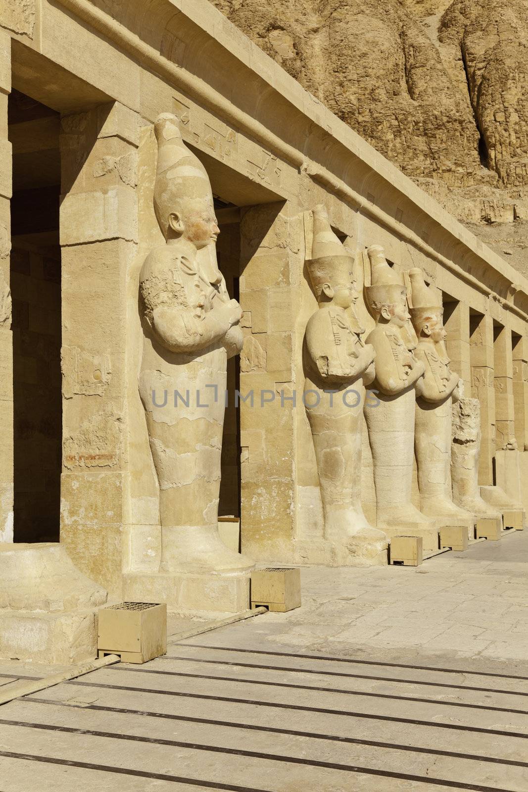 statue of pharaoh hatshepsut in hatshepsut temple, luxor, egypt