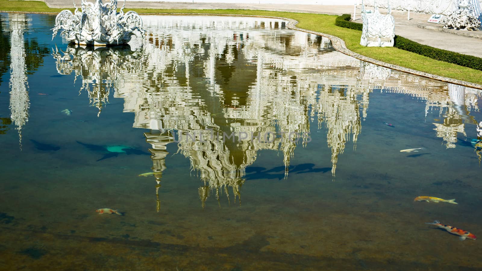 Reflection of Wat Rong Khun by timbrk