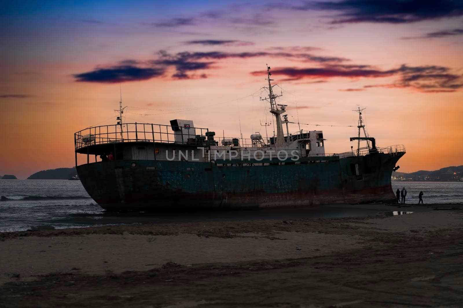 Shipwreck off the coast of Nakhodka, Primorsky Krai by Vvicca
