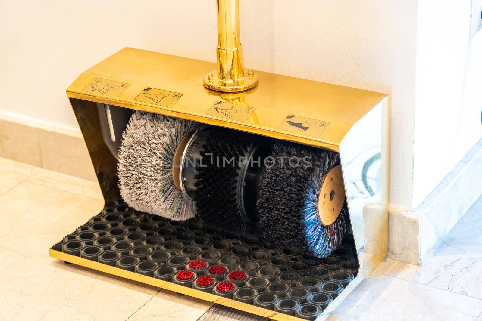Electric Shoe Polisher Machine in the hotell