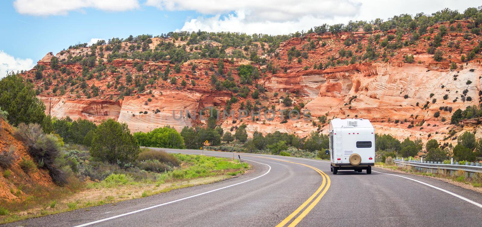 Motorhome on the road to Bryce canyon