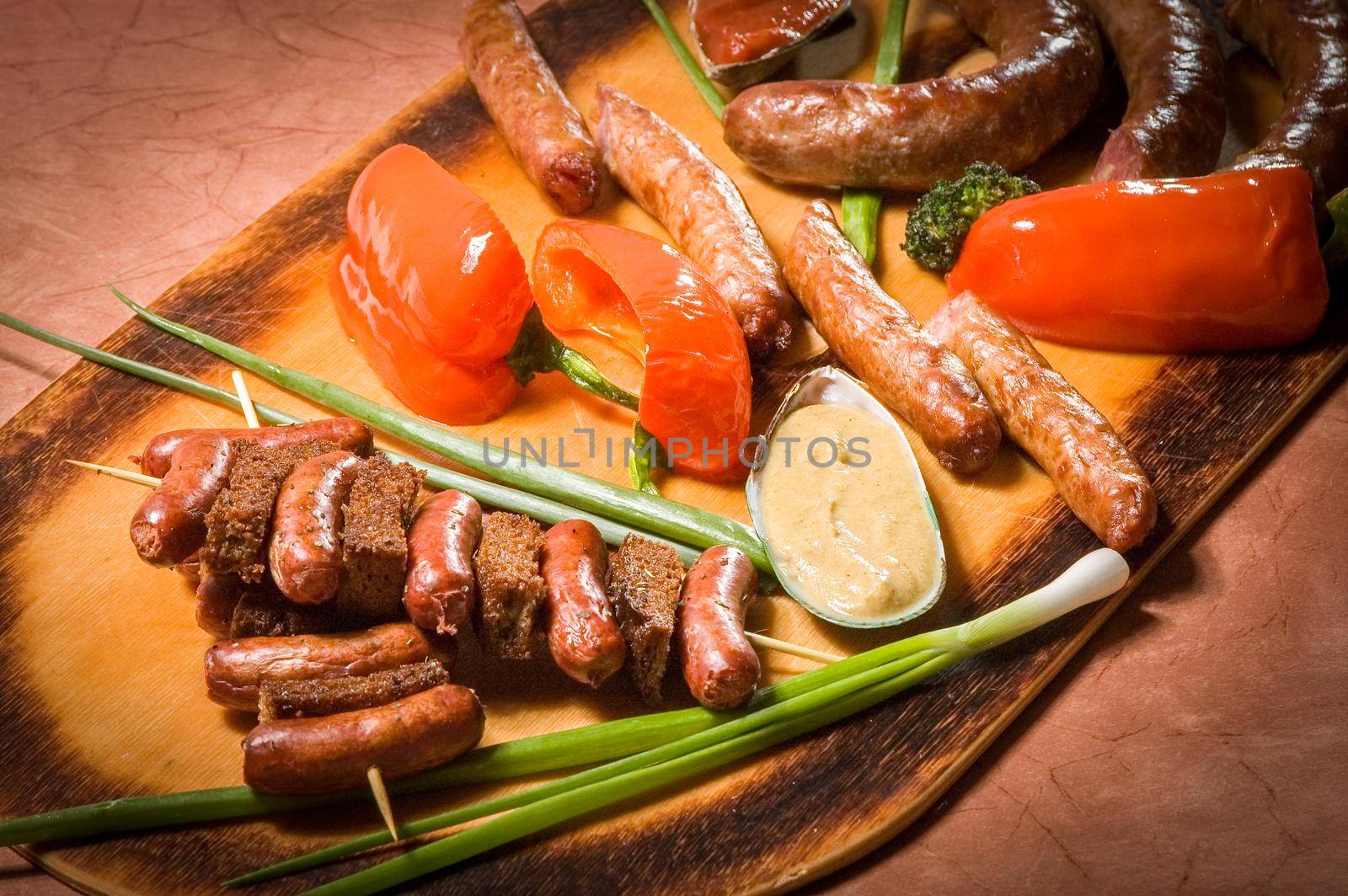 Sausage set with green onionand red pepper