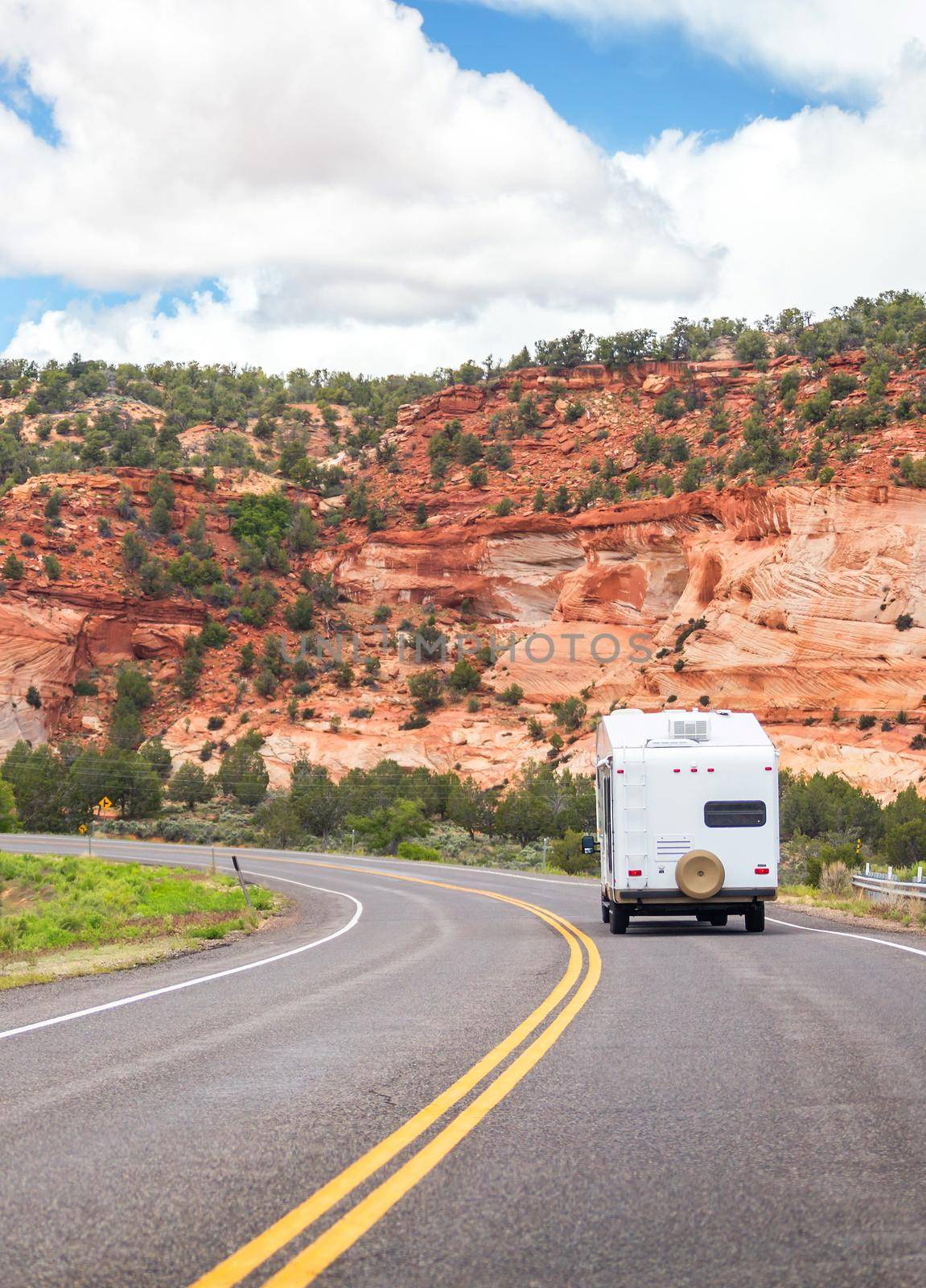 Motorhome on the road to Bryce canyon