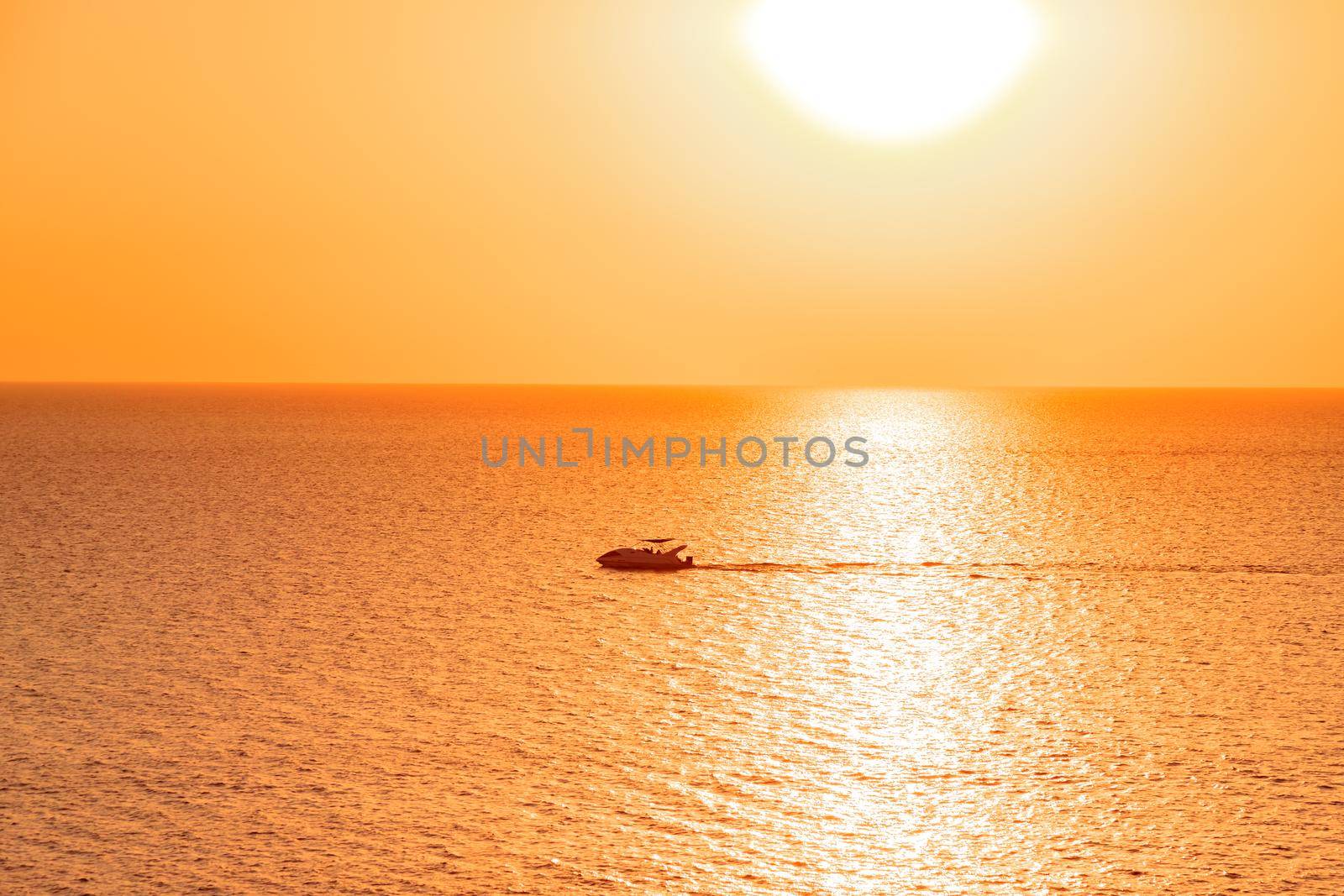 Summer sea sunset . Sunset background. Vacation. An article about a summer vacation. Copy space . Sunlight. Sunset sky