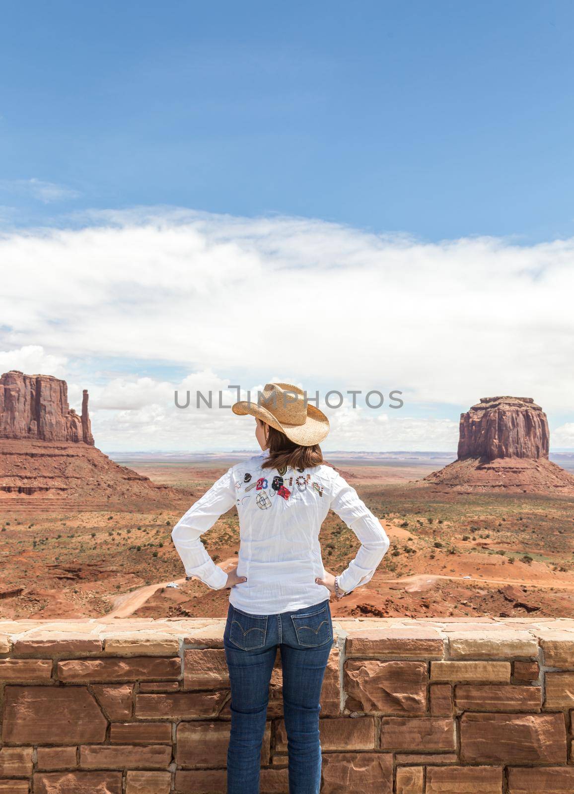 Young woman wearing straw hat in Monumet Valley