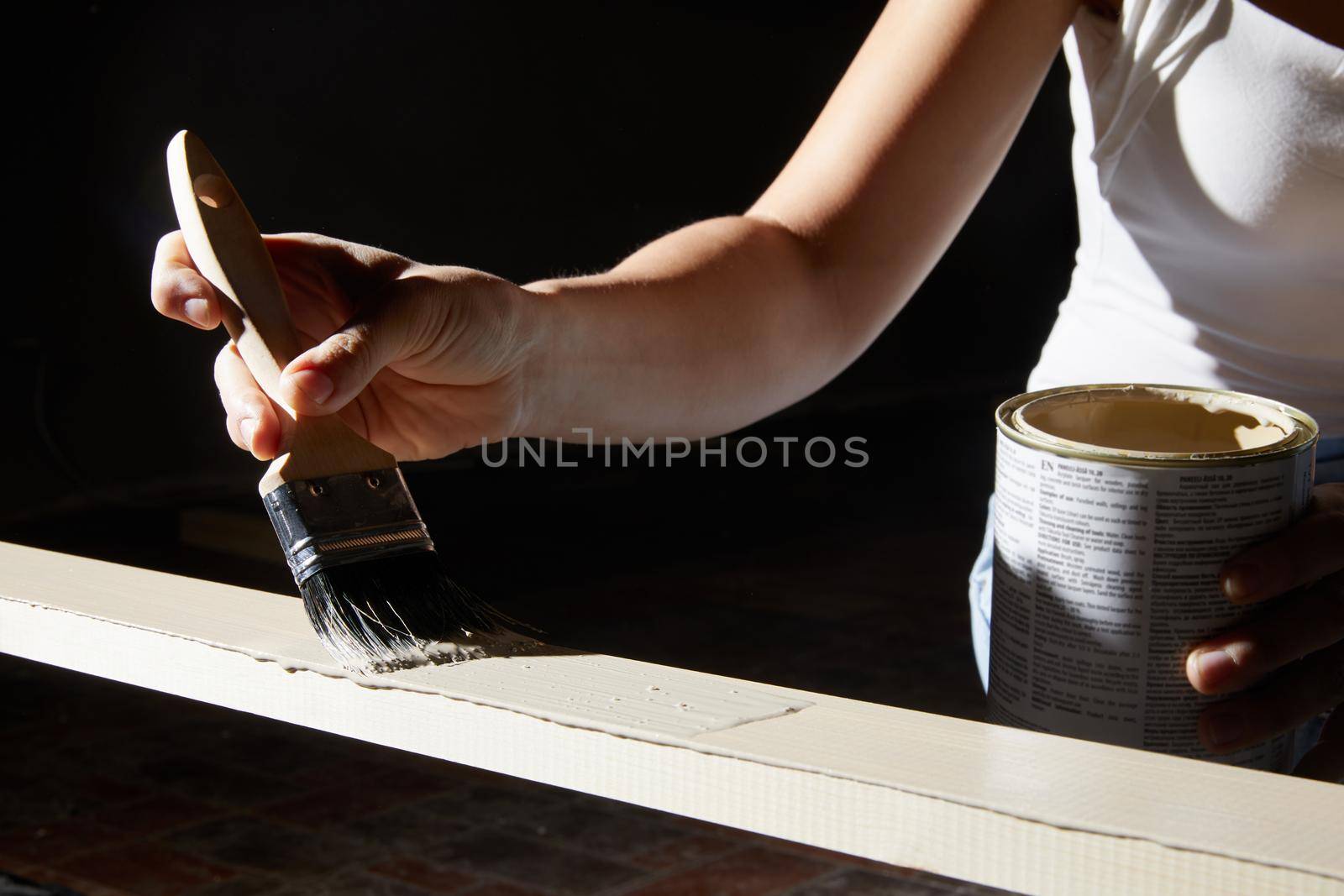 Hand painting surface of natural wood plank into white color