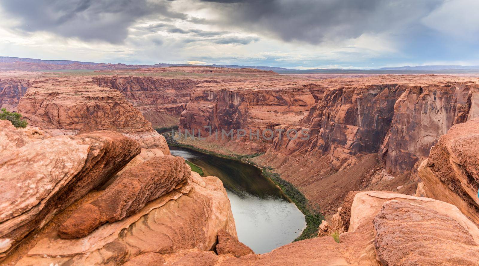 Arizona Horseshoe Bend on Colorado River in Glen Canyon, Arizona, USA
