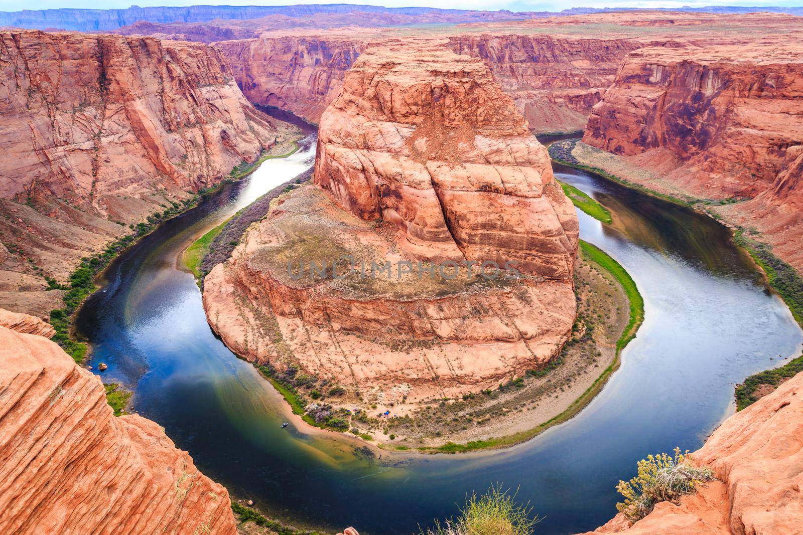 Arizona Horseshoe Bend on Colorado River in Glen Canyon, Arizona, USA