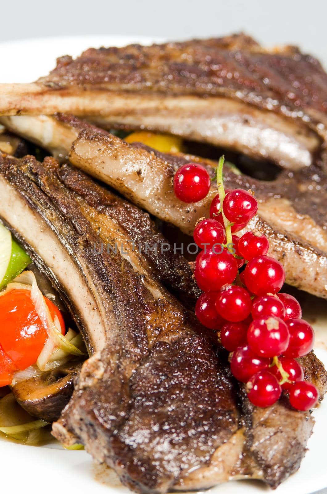 Roasted lamb ribs with red currant and vagetables