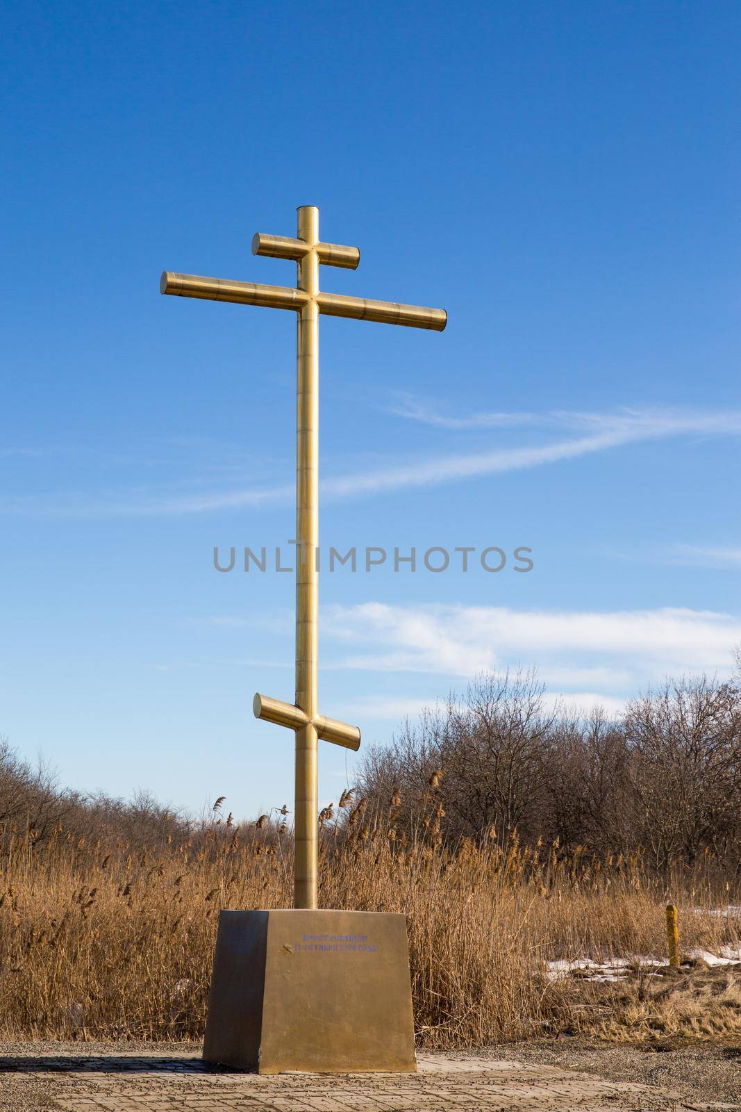 golden cross by Mariakray