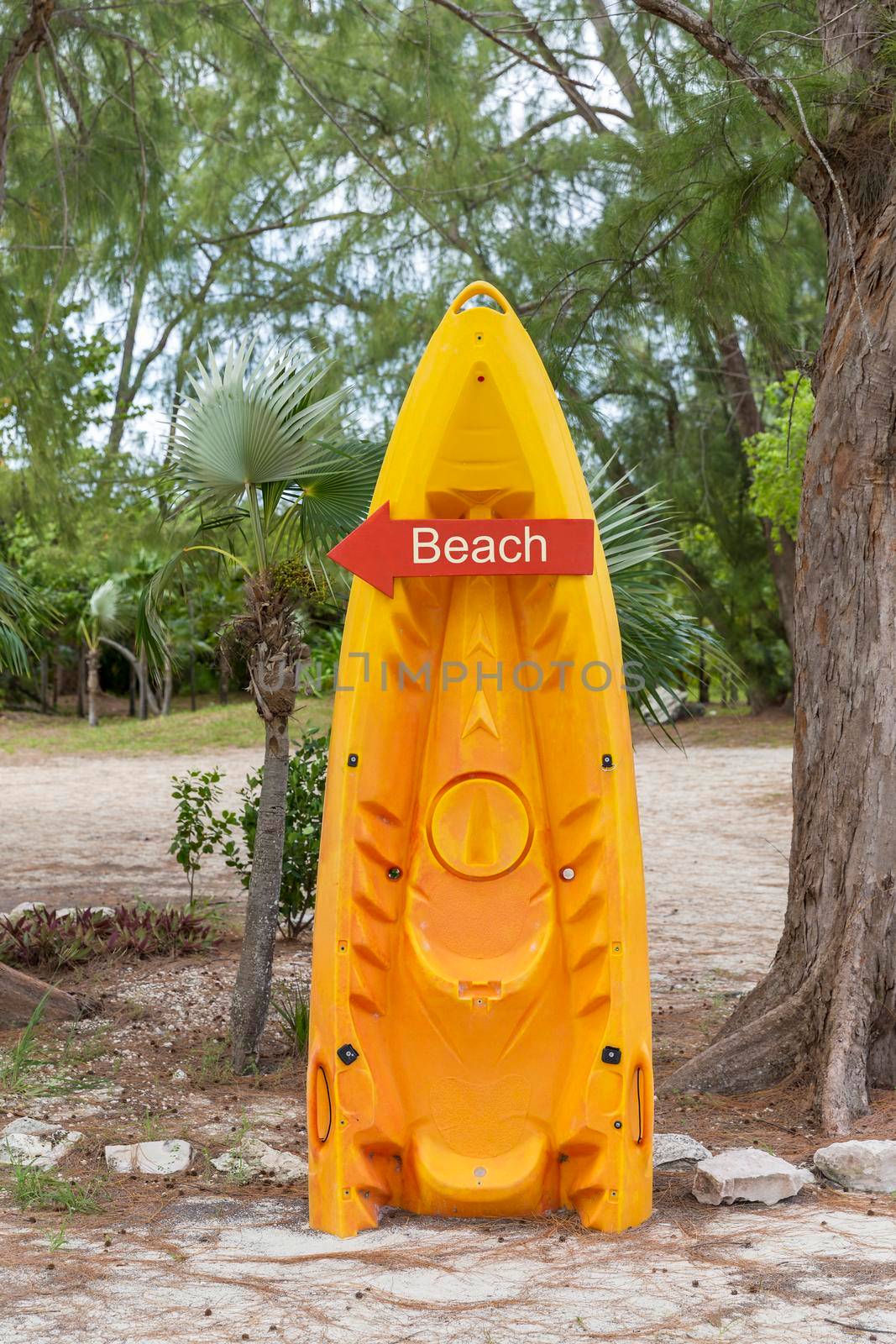 sign, red arrow on a plastic boat showing direction