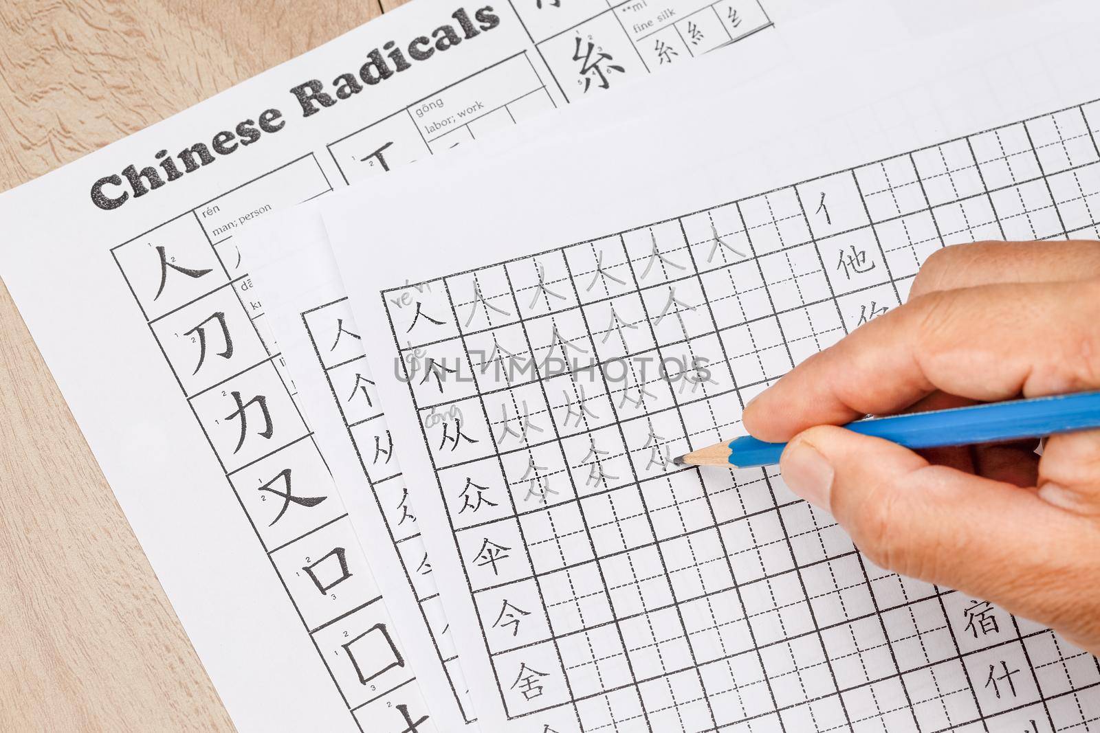 Learn to Write Chinese Characters in Classroom