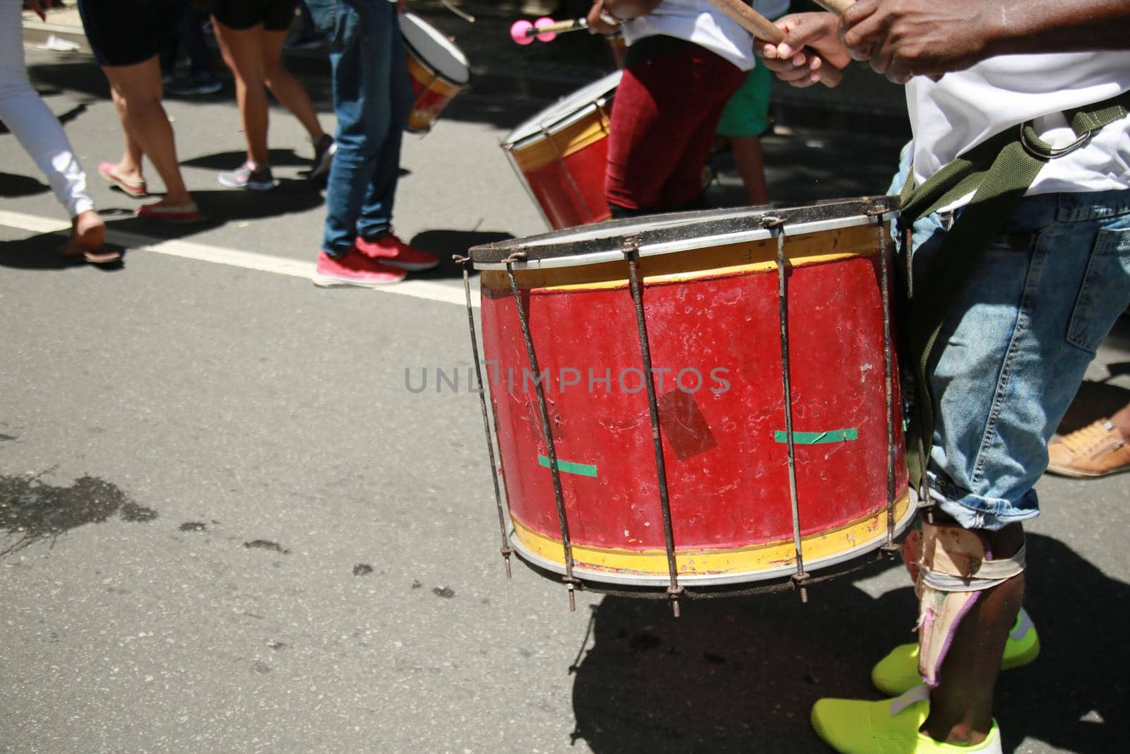 auto_awesome
Traduzir do: Inglês
1712 / 5000
Resultados de tradução
salvador, bahia, brazil - september 7, 2021: group use percussion drums during a demonstration against president Jair Bolsonaro in the city of Salvador.