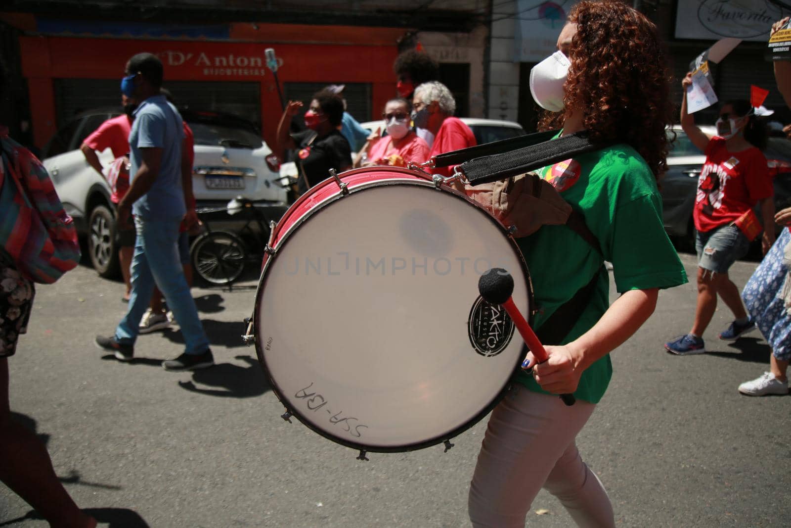 auto_awesome
Traduzir do: Inglês
1712 / 5000
Resultados de tradução
salvador, bahia, brazil - september 7, 2021: group use percussion drums during a demonstration against president Jair Bolsonaro in the city of Salvador.