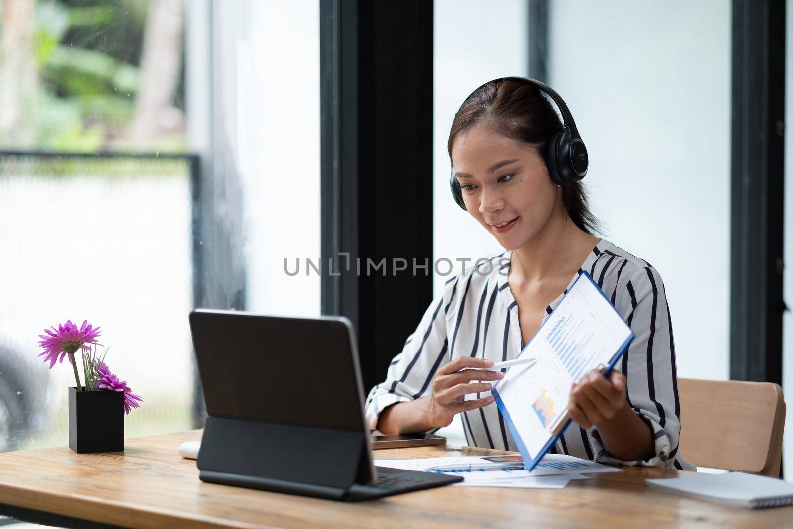 Smart positive smile asian woman businessman video conference remote working discuss conversation about strategy business planing concept, business meeting online via digital tablet.