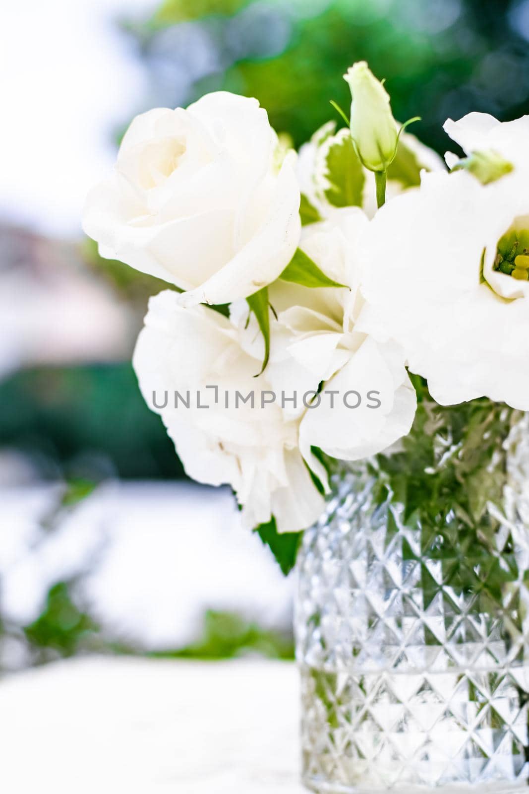 Wedding decoration, table decor and floral beauty, bouquet of white roses in luxury restaurant, beautiful flowers from summer garden.