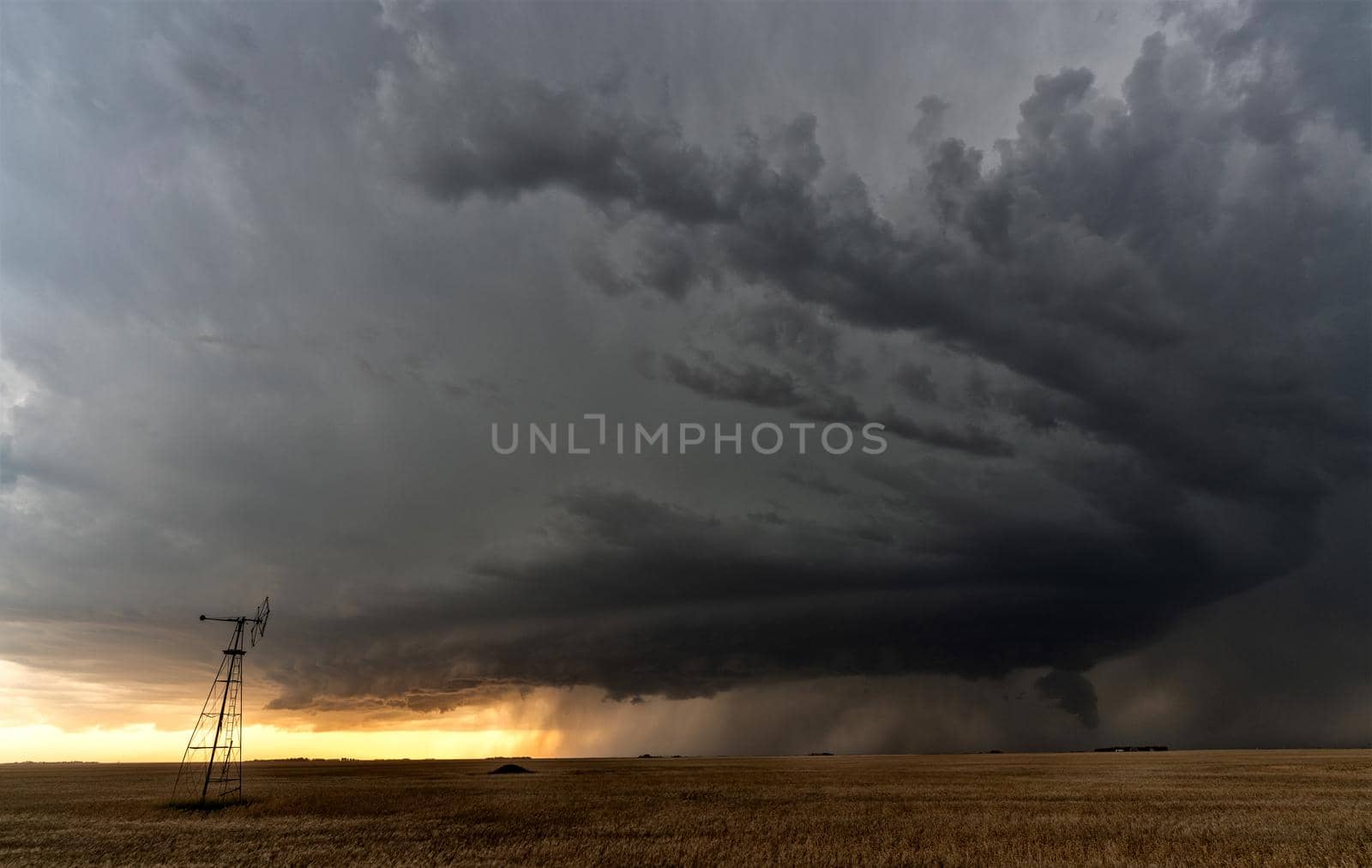 Prairie Storm Canada Summer time clouds warning