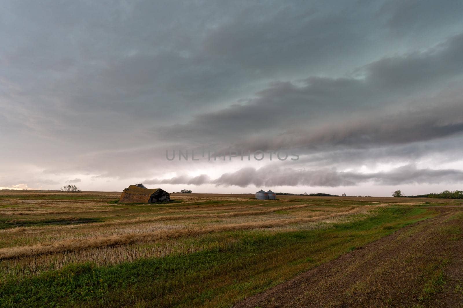Prairie Storm Canada Summer time clouds warning