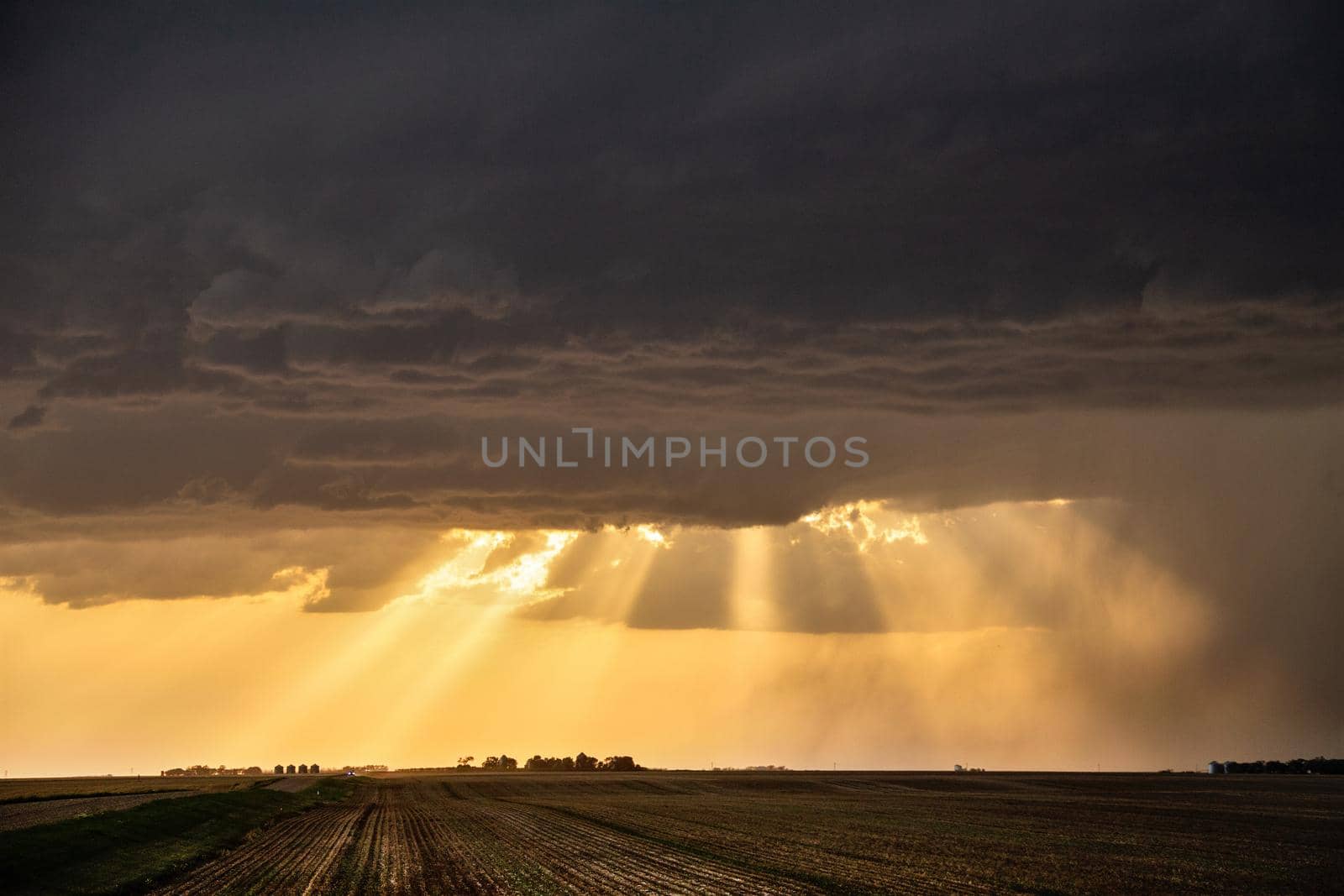 Prairie Storm Canada Summer time clouds warning