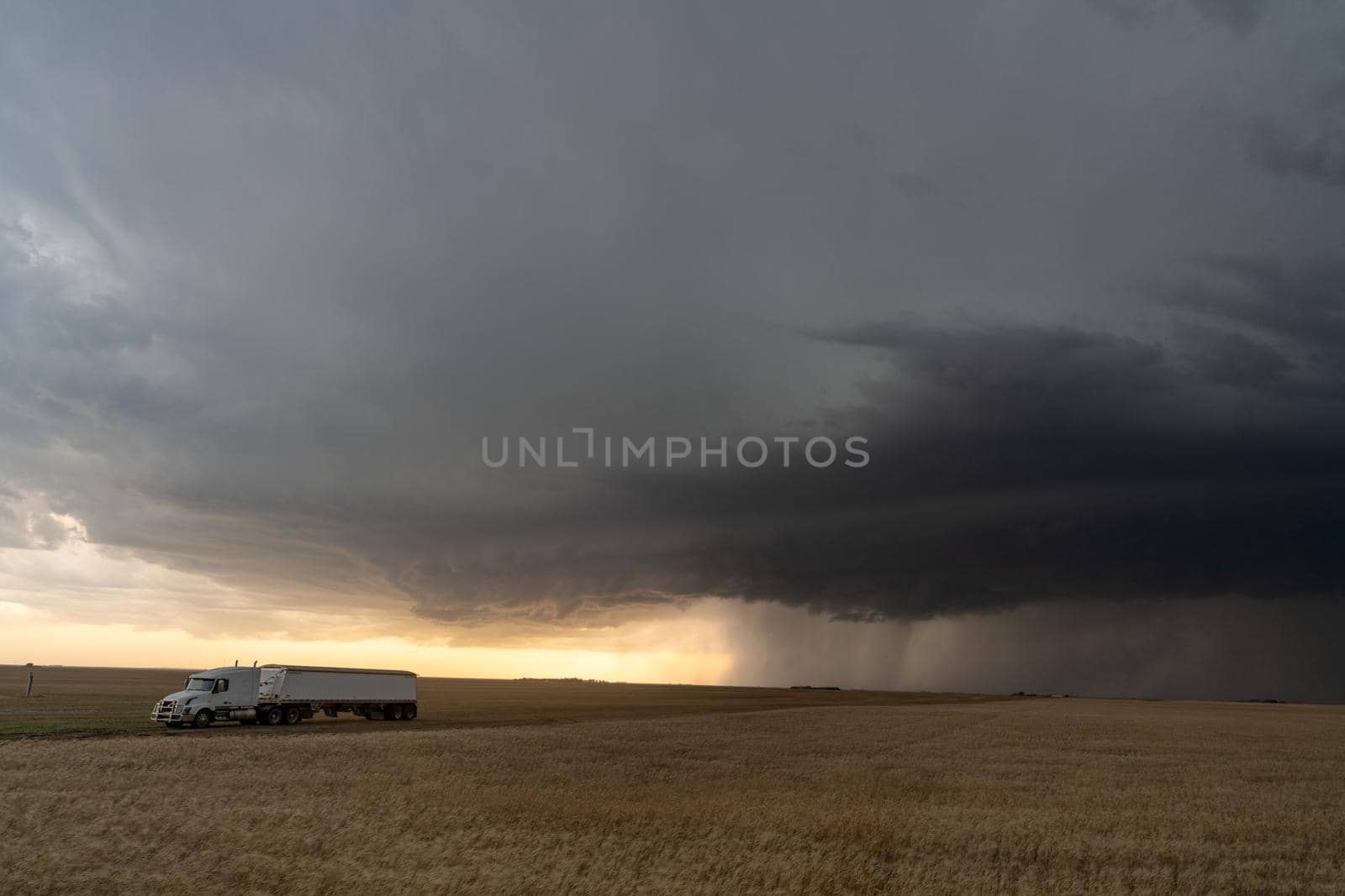 Prairie Storm Canada Summer time clouds warning