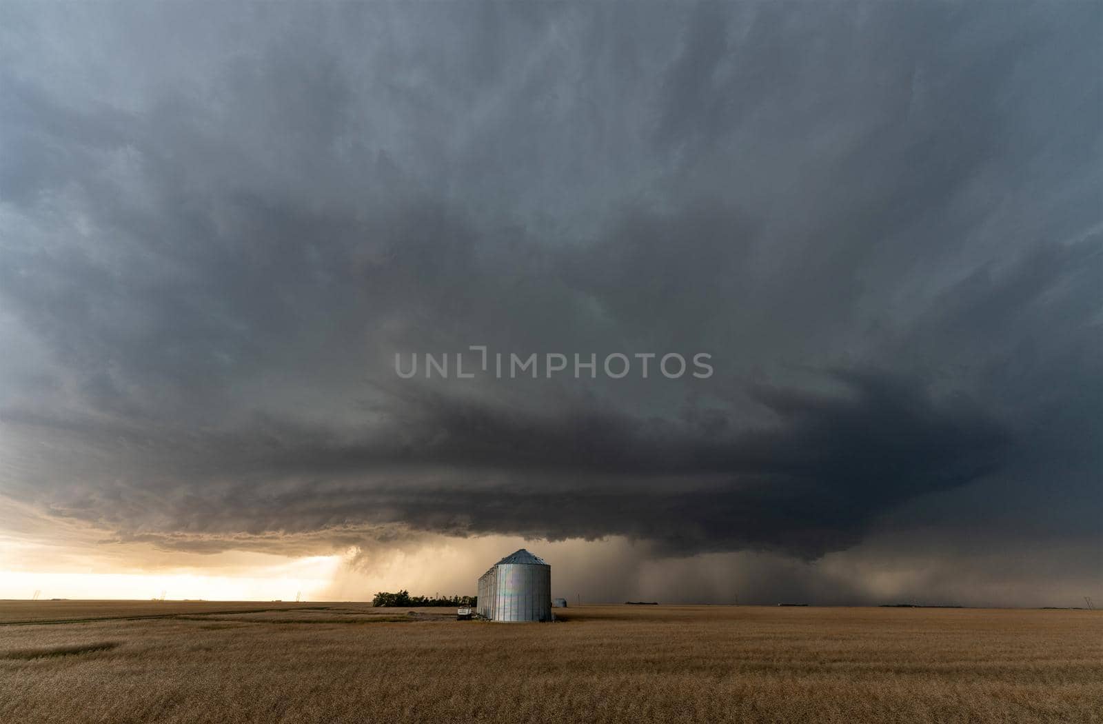 Prairie Storm Canada Summer time clouds warning