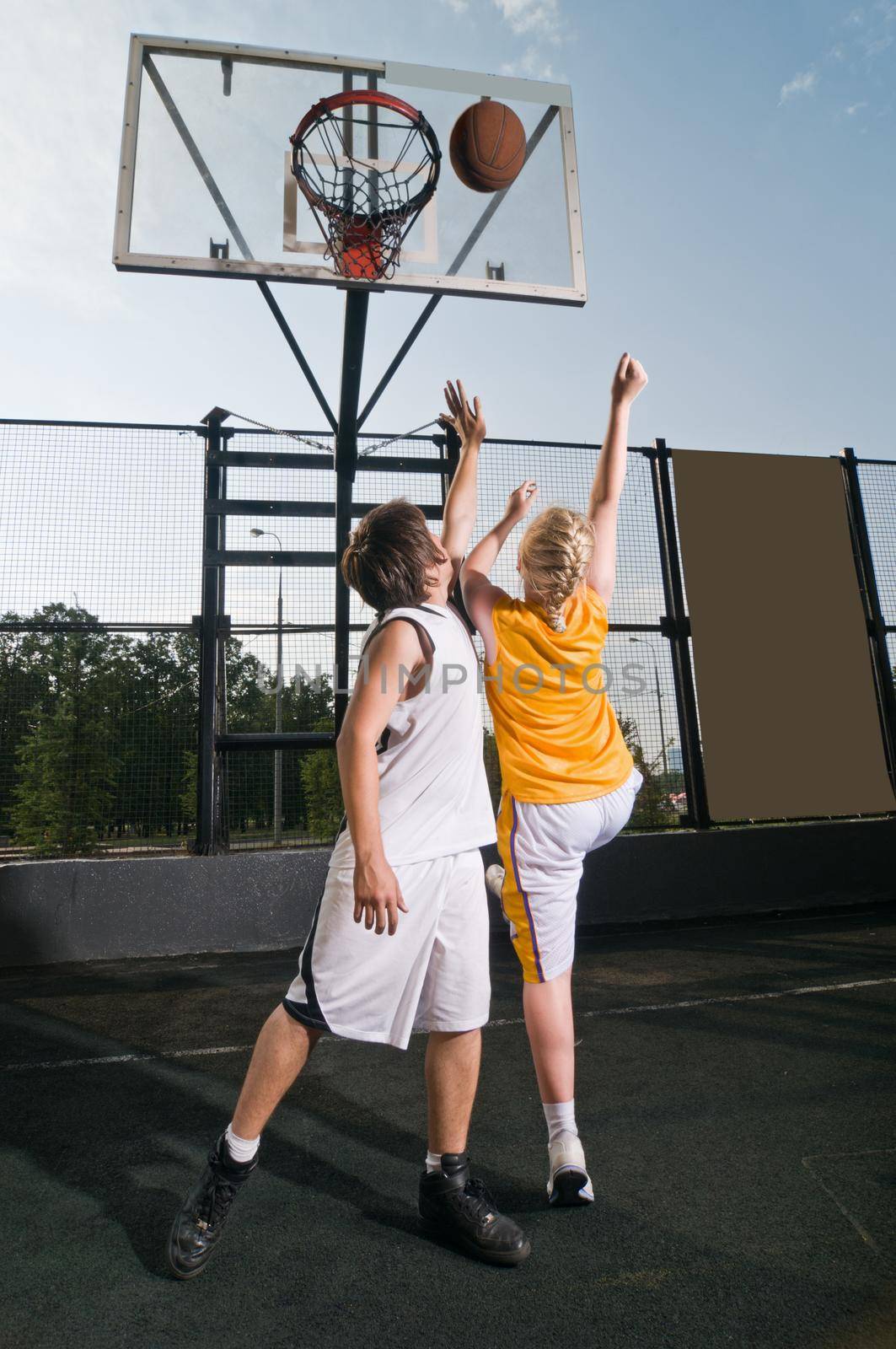 Shooting the basketball by nikitabuida