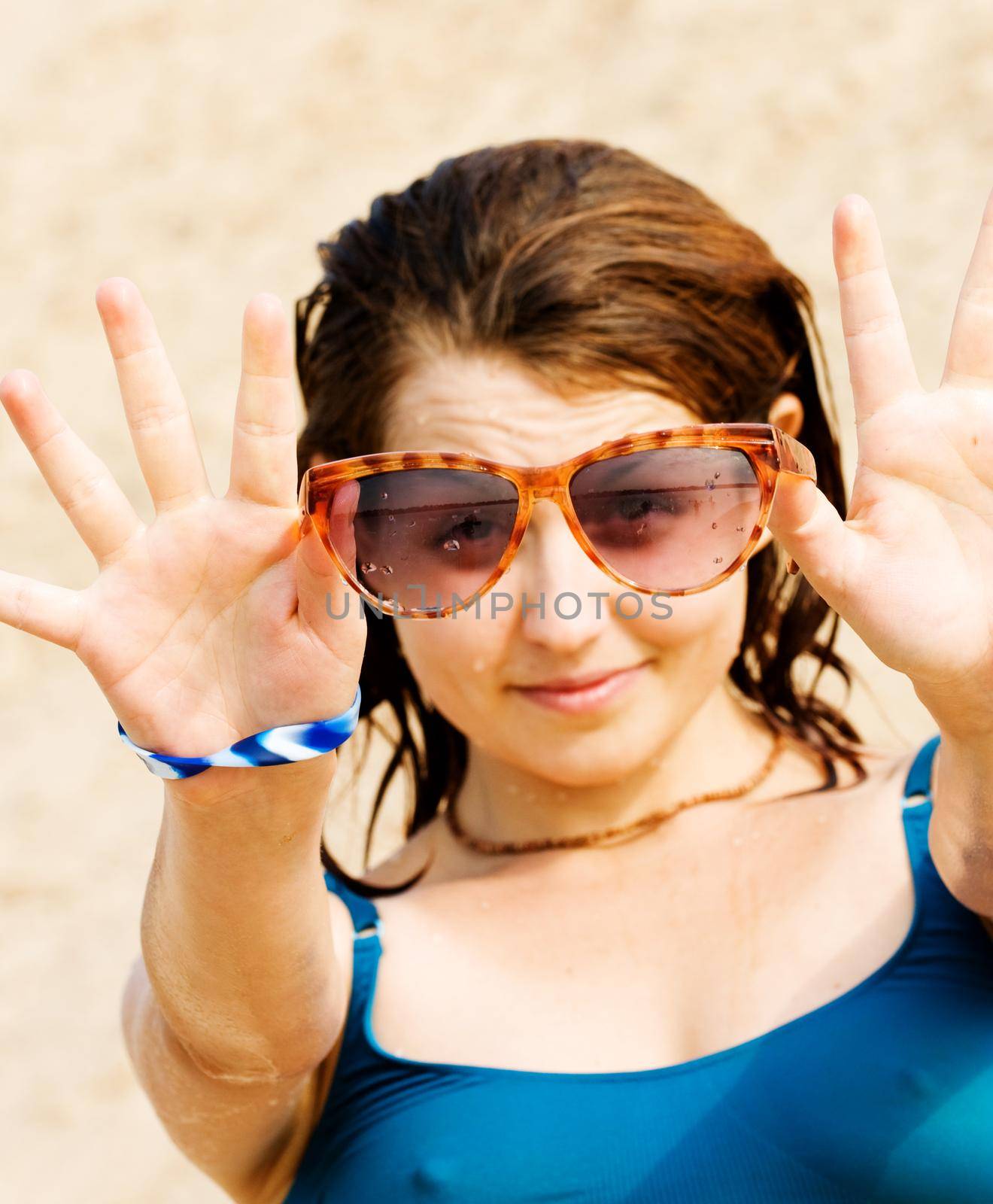 Girl with old-fashioned sunglasses