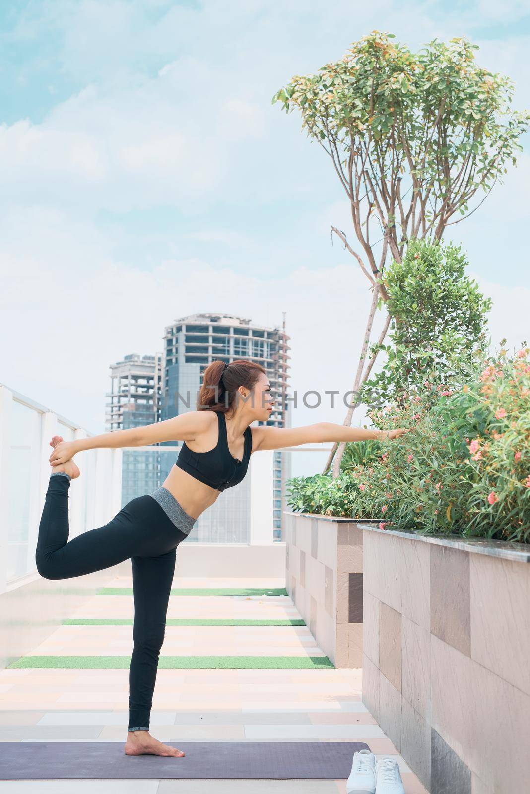 Young asian woman in sport wear doing sports outdoors