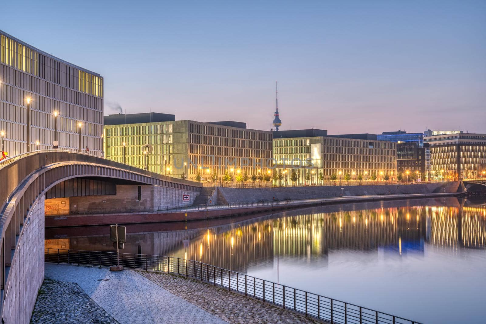 Early in the morning at the river Spree in Berlin by elxeneize