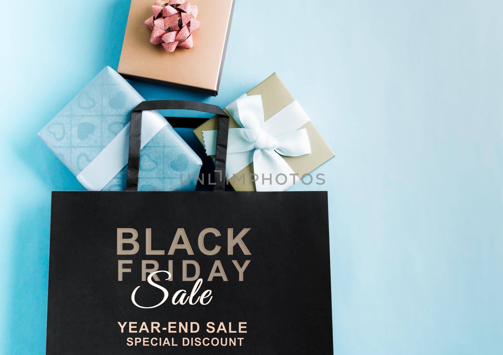 Black Friday sale, black shopping bag with gift box for online shopping