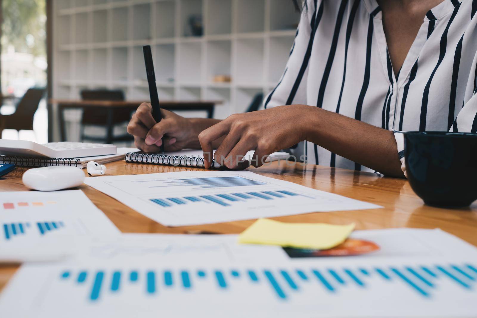 Business woman working to analyze technical price graph and indicator.