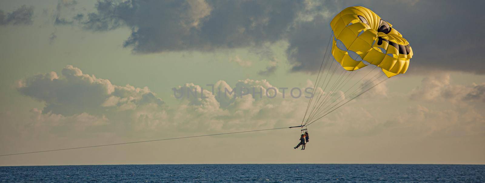 Parasail banner detail by pippocarlot