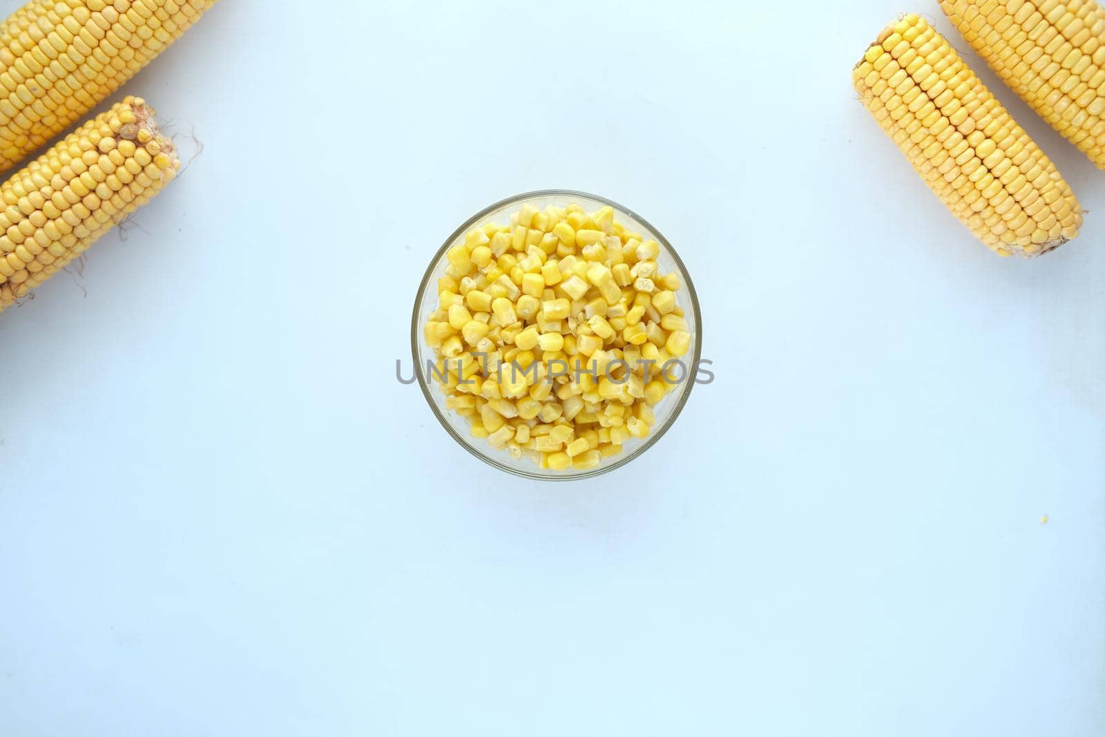Sweet corns in a bowl on table