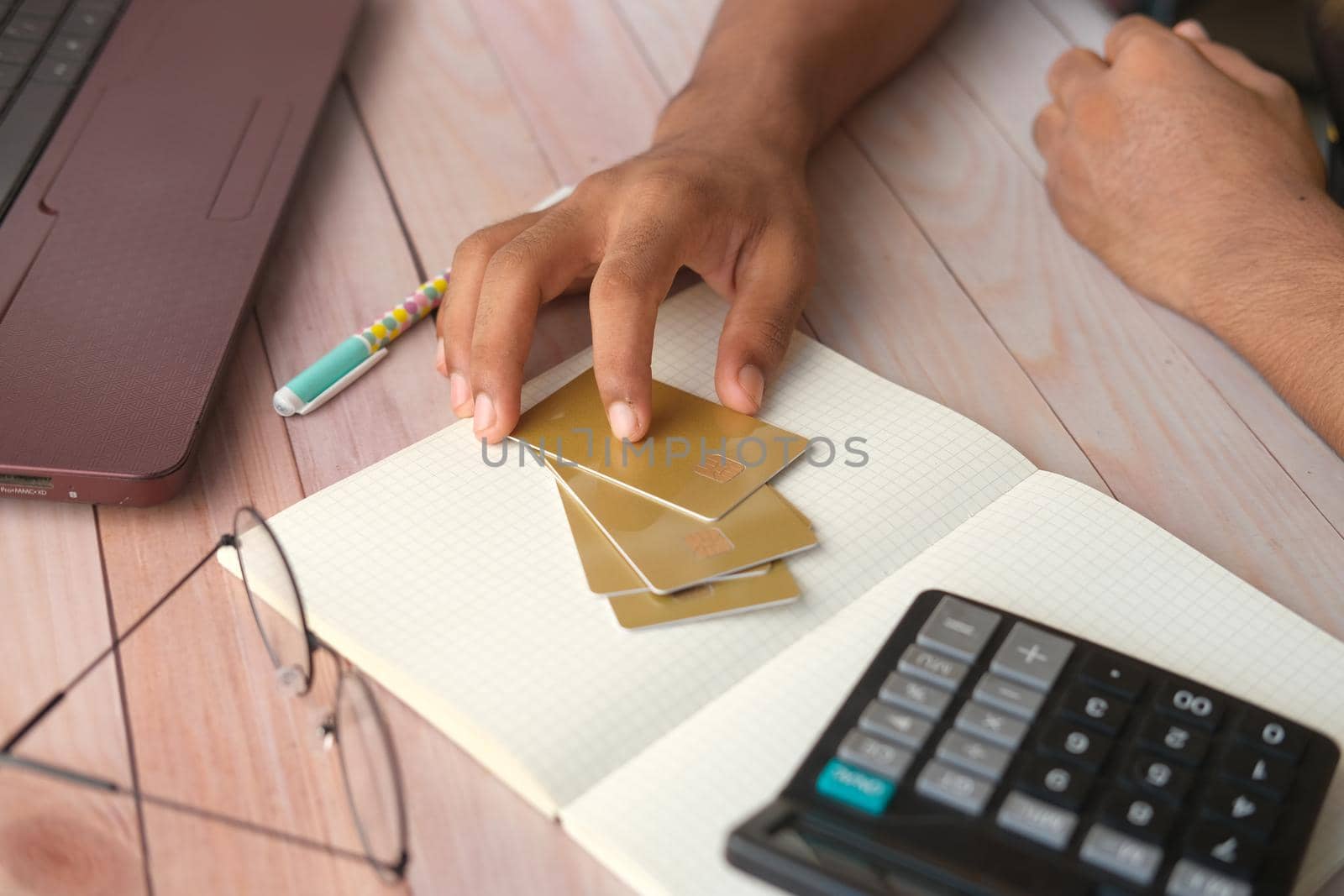 close up of person hand holding credit card.