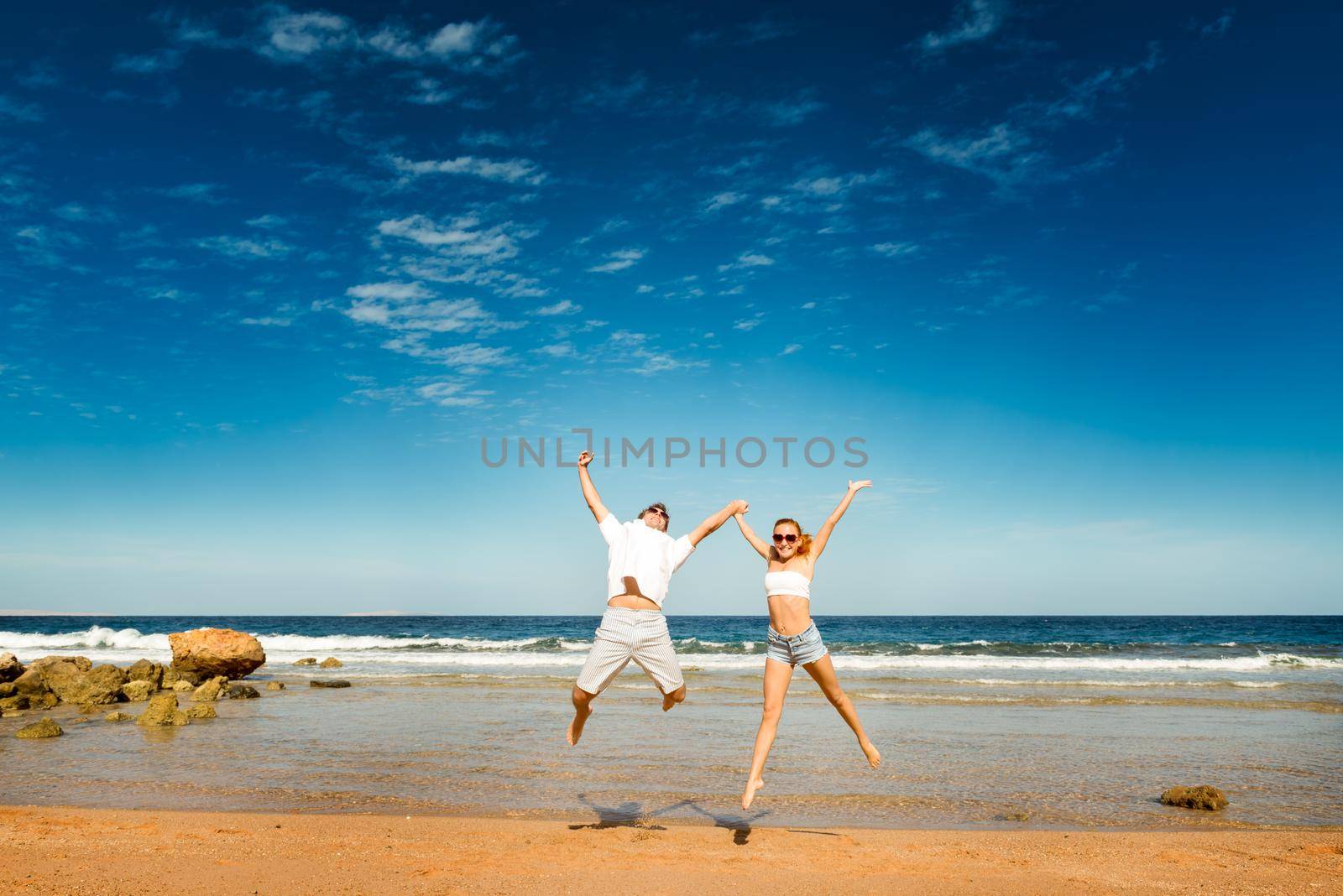 Happy couple at the beach by nikitabuida