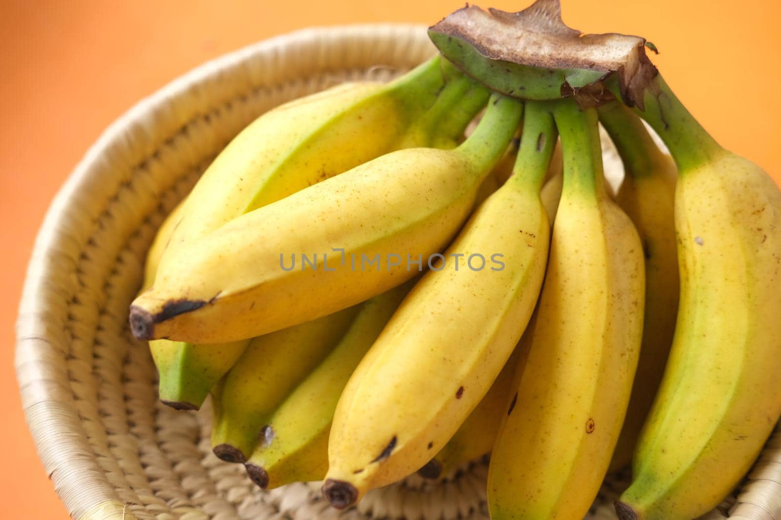 Close up of fresh banana in a bowl on table
