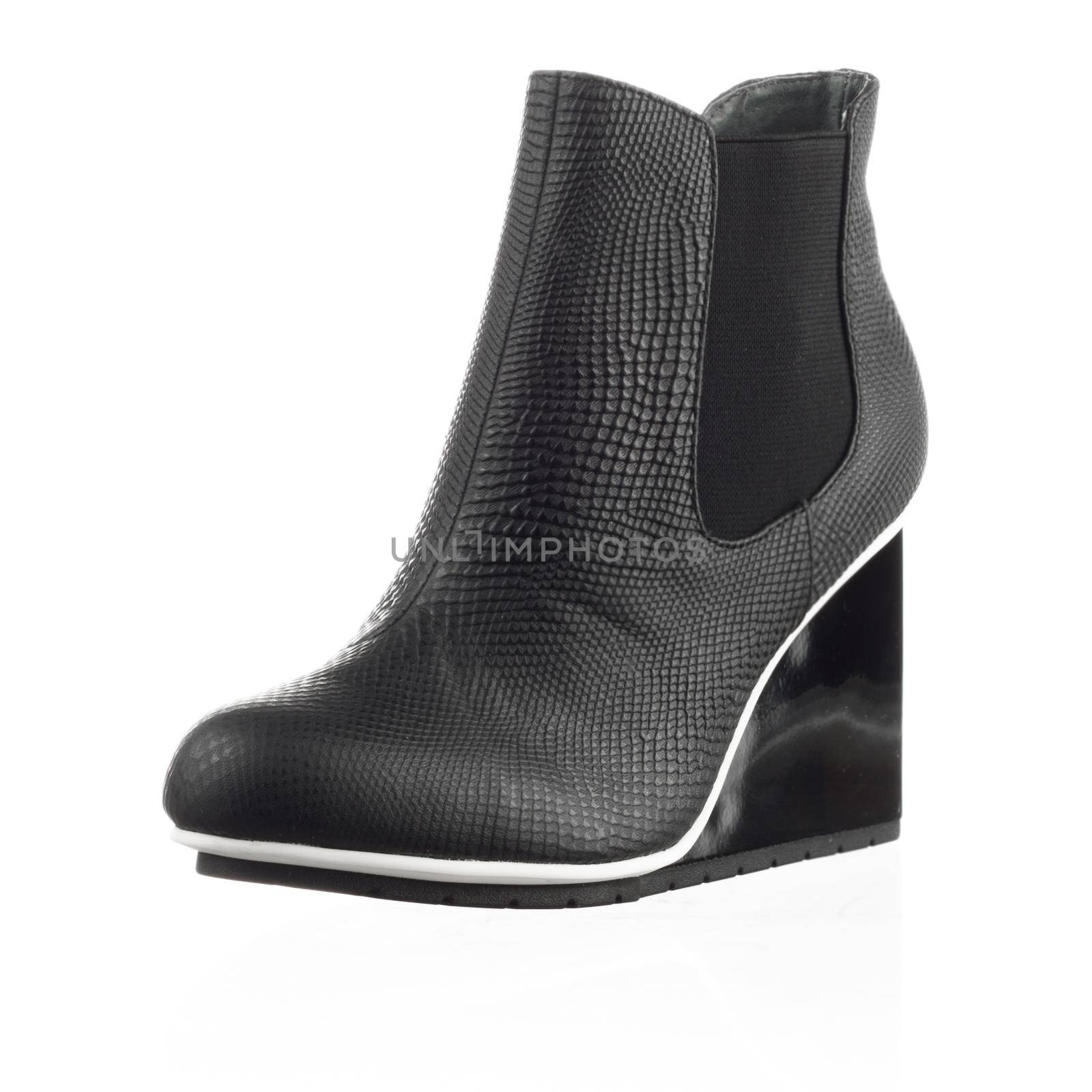 Fashionable women winter boot by nikitabuida