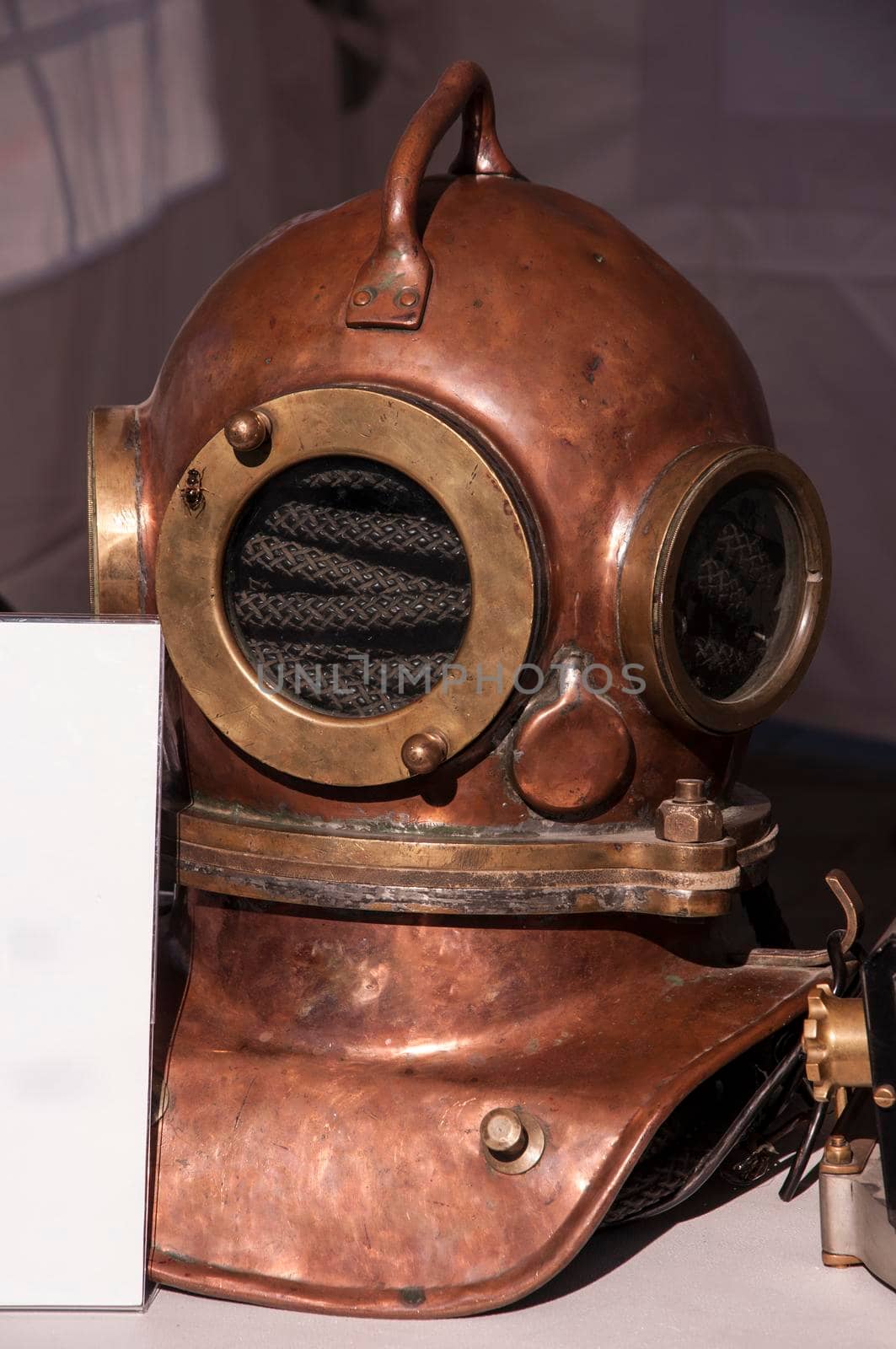 Old diving brass mask by inxti