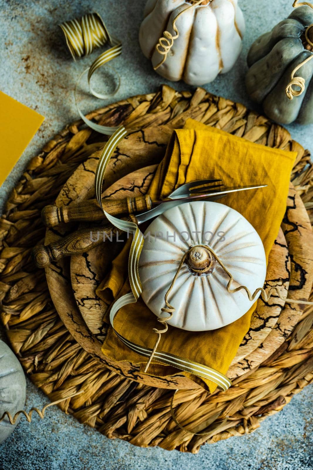 Autumnal table setting by Elet