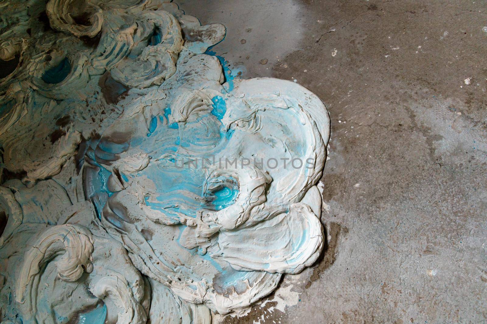 A lot of blue and white gypsum poured out on the floor by Wierzchu