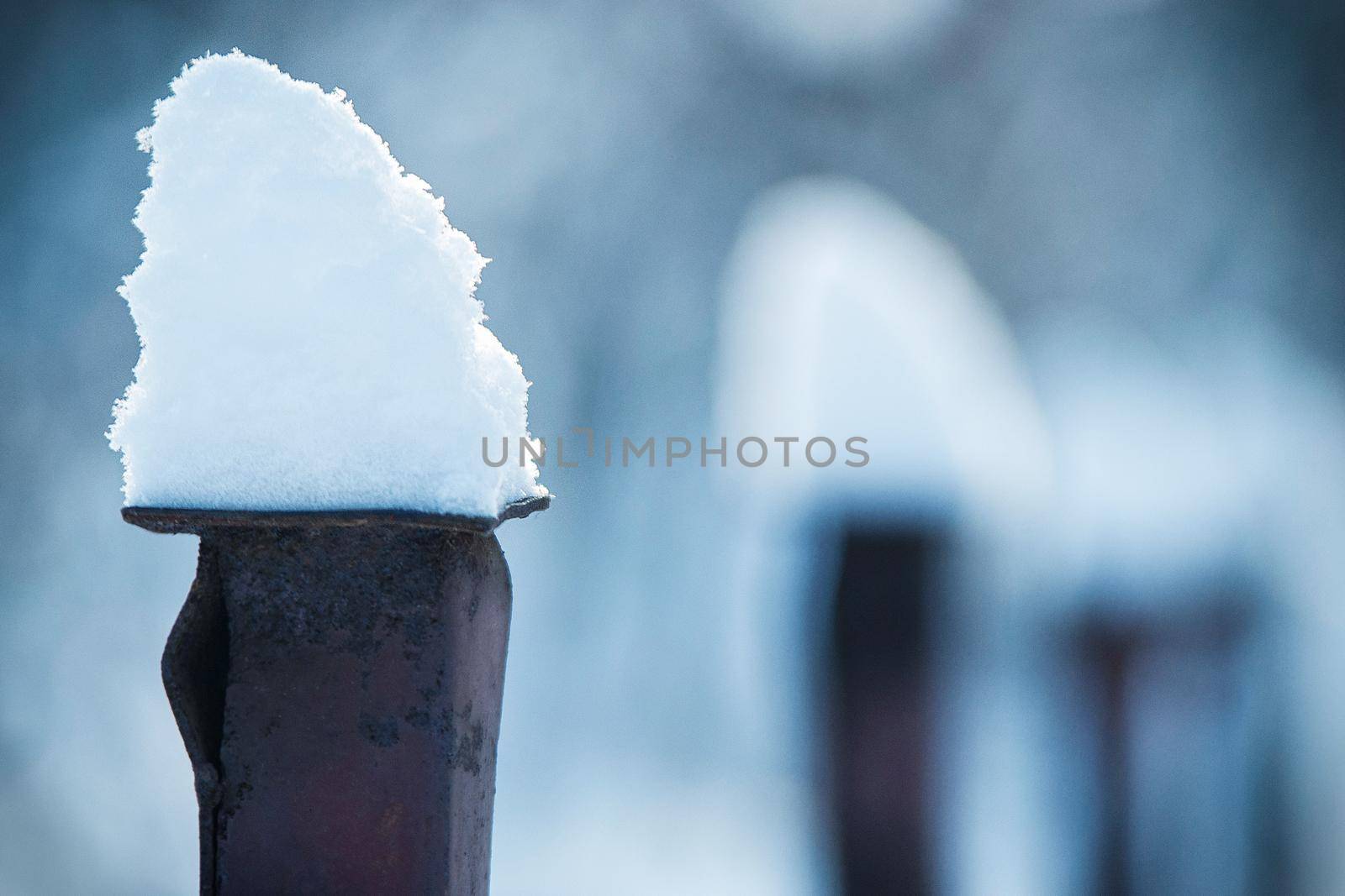 snow caps on the slabs of the fence by Andreua