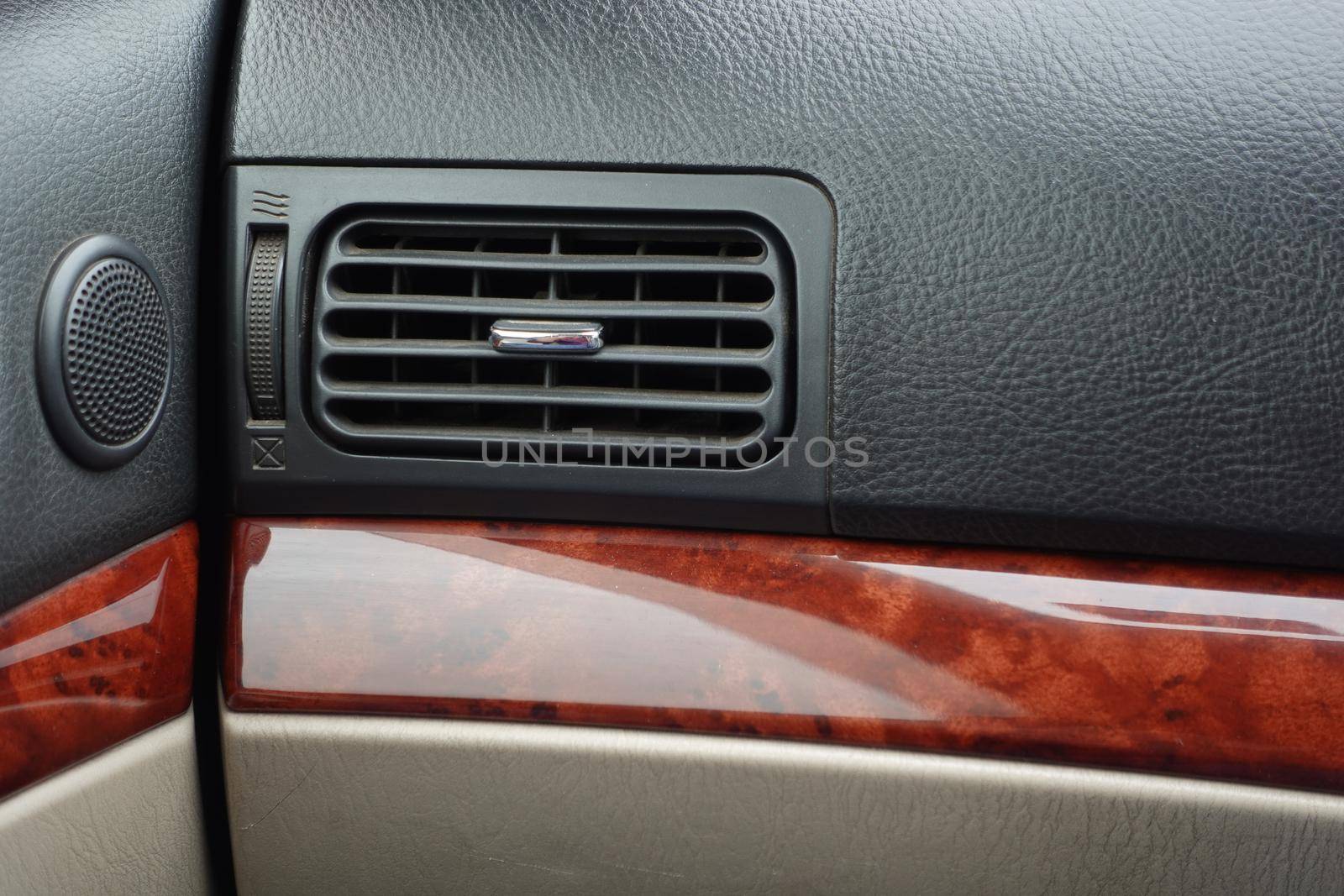 car air conditioner grid pane