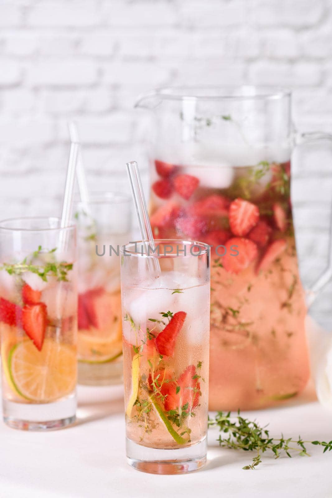 Strawberry summer cocktail with thyme by Apolonia