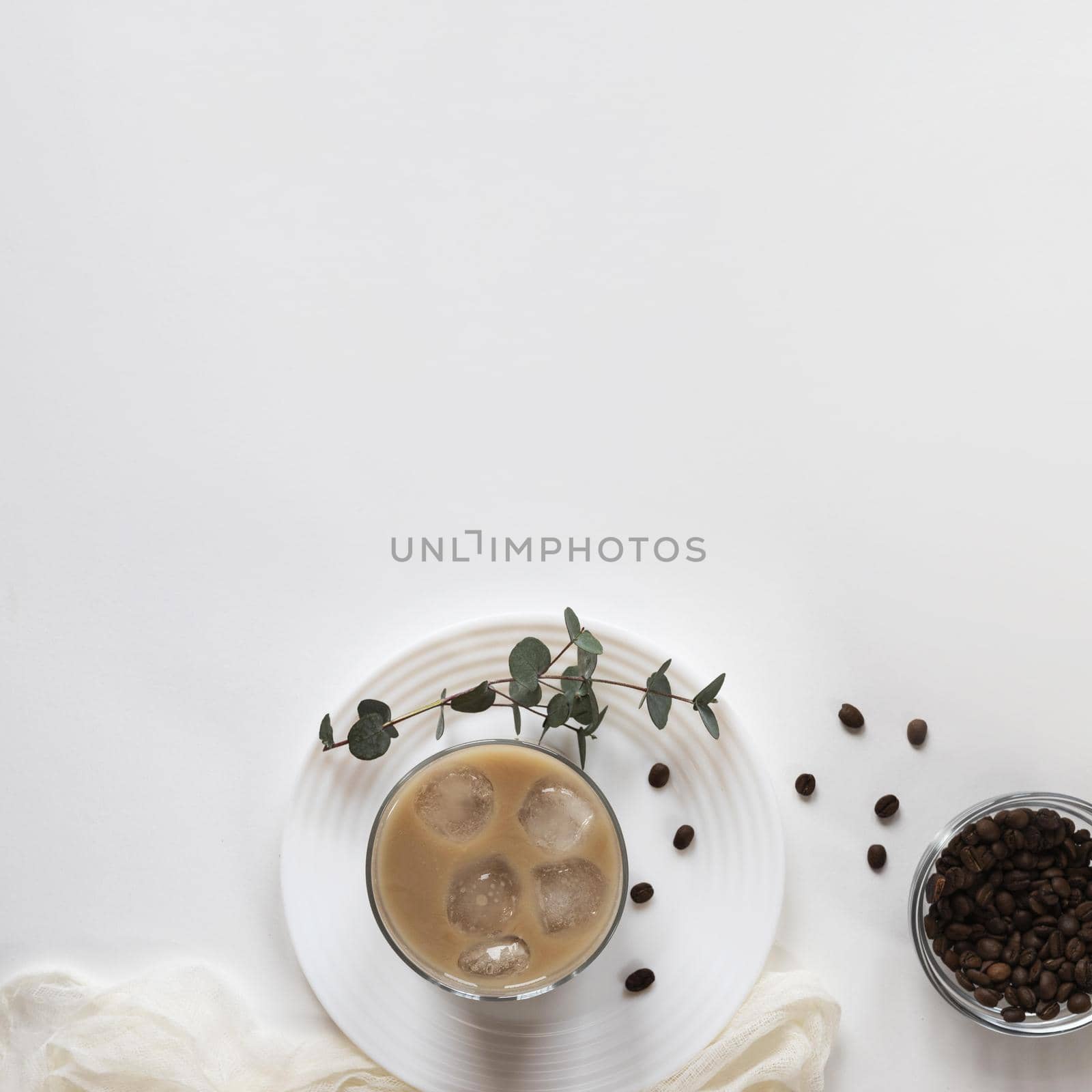 Photo Cups of coffee on table. High quality beautiful photo concept by Zahard
