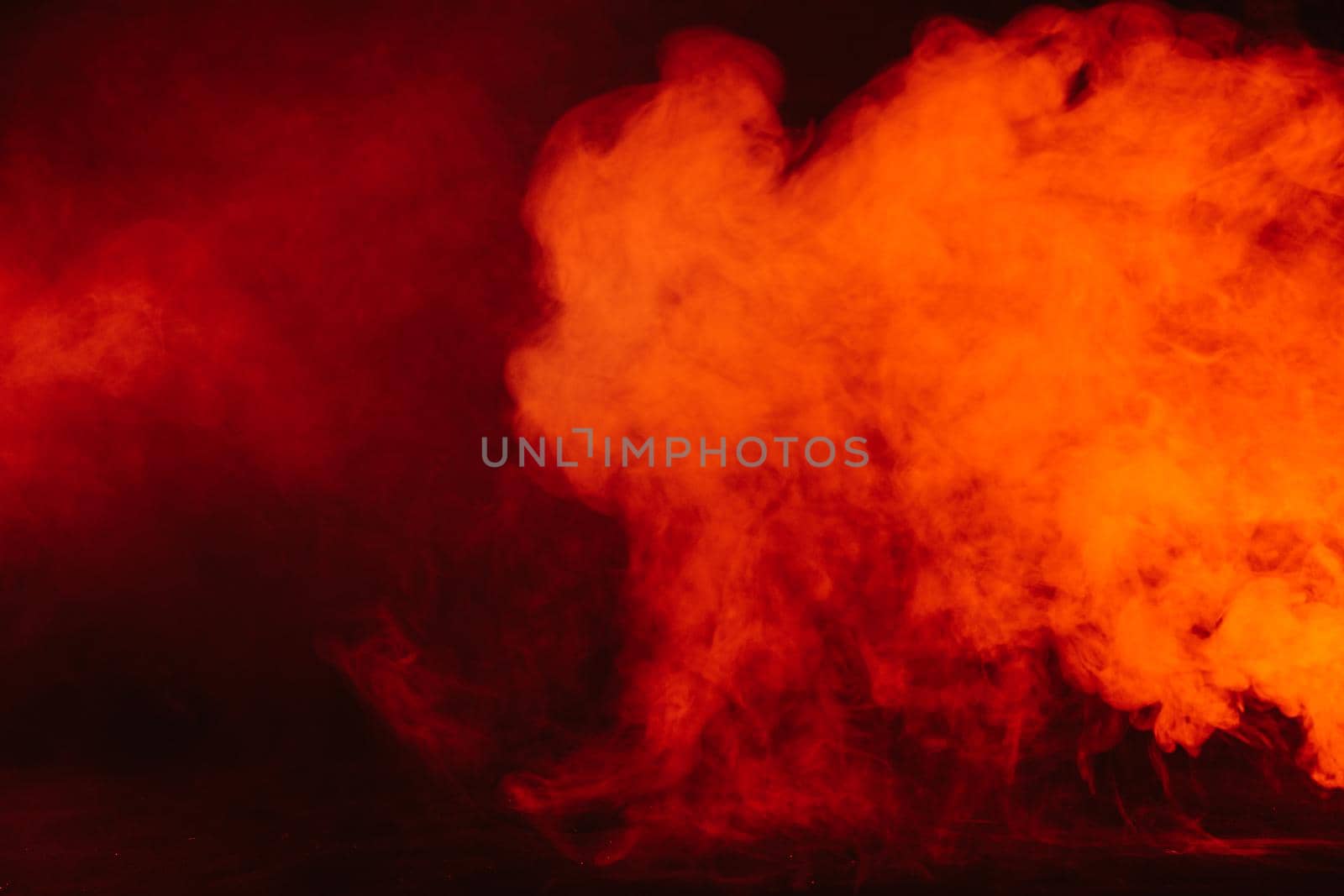 Photo Bright light in smoke. High quality beautiful photo concept by Zahard