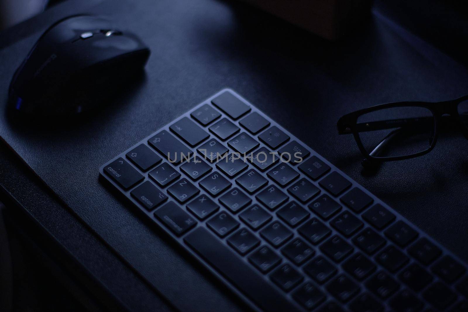 Wireless keyboard and mouse by snep_photo